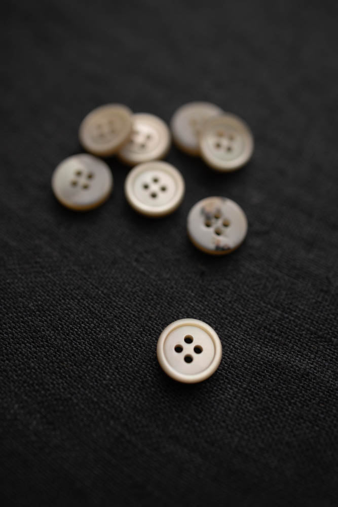 Merchant & Mills - Milky perlemorsknap 11mm