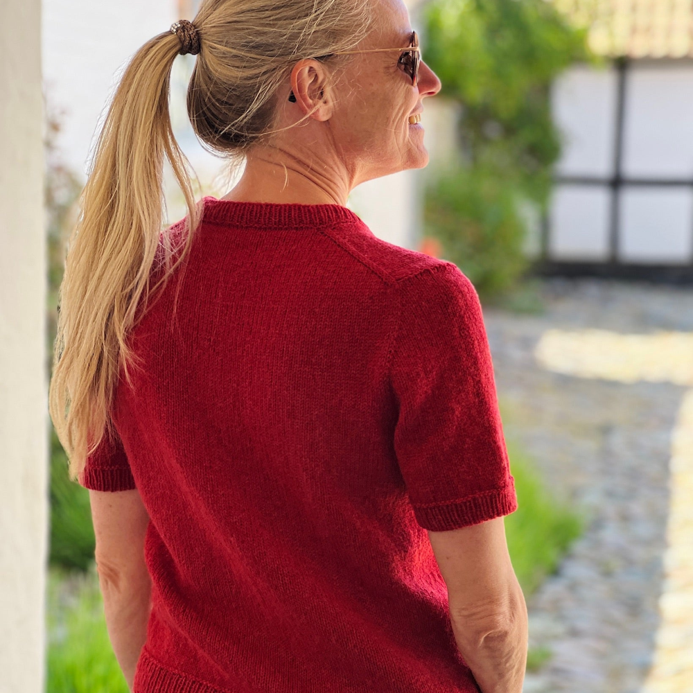 Poppy Tee PetiteKnit - Strikkekit Lammeuld
