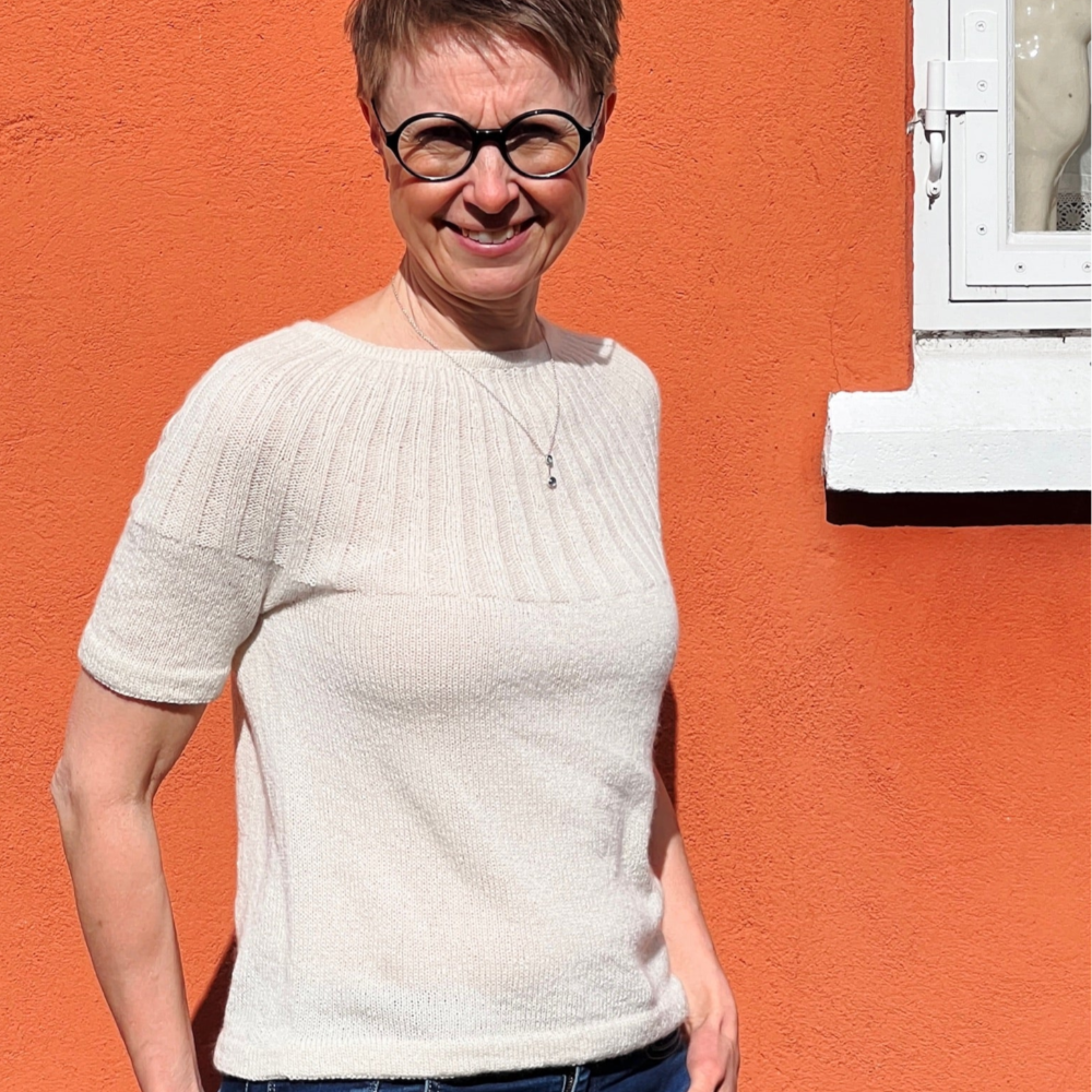 Sunday Tee PetiteKnit - Strikkekit Cashmere