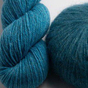 N: 657 Turkis / C: 661 Mørk turkis