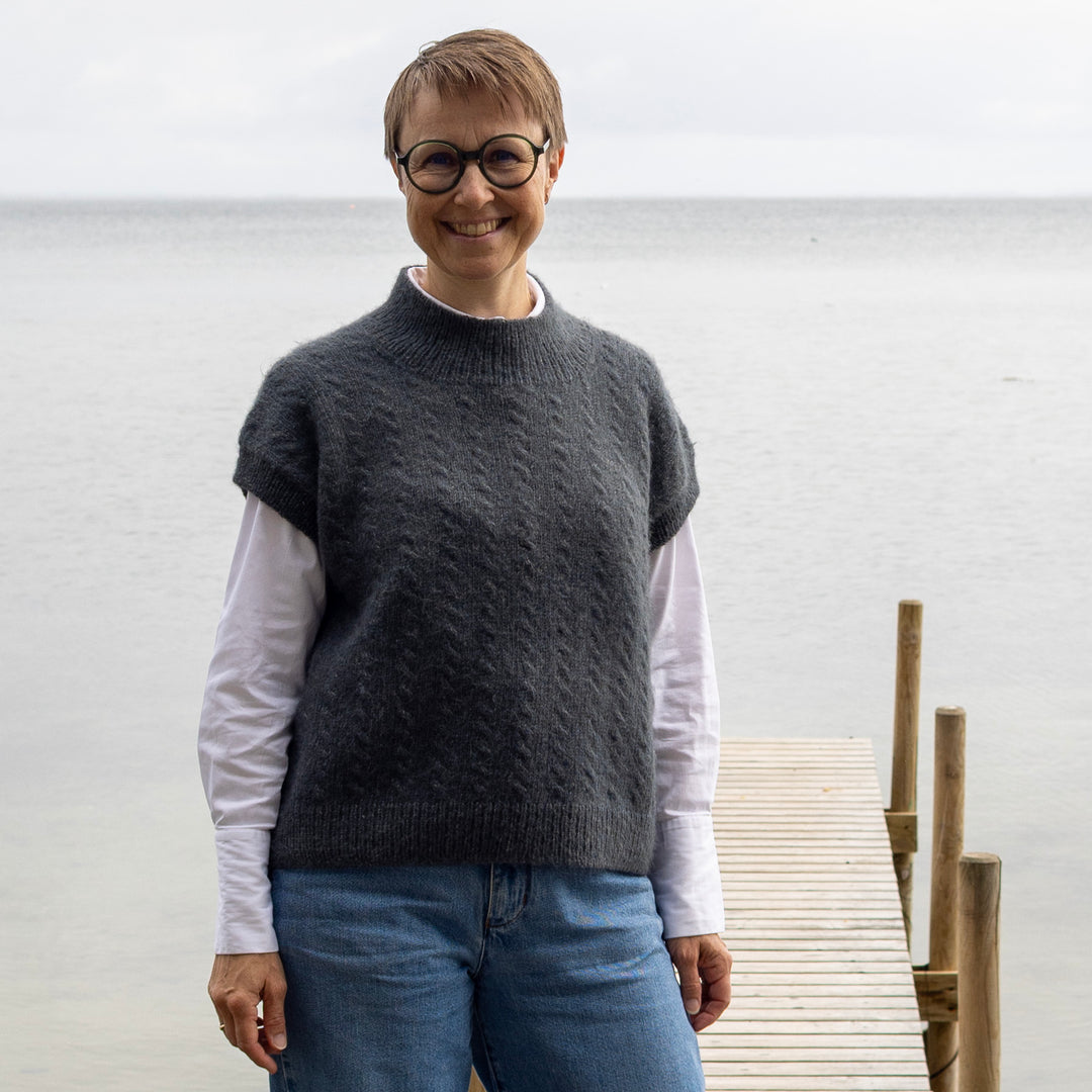 Adventskalender – Strikkekit med 4 gaver (Ripple Vest Lenes Knitwear)