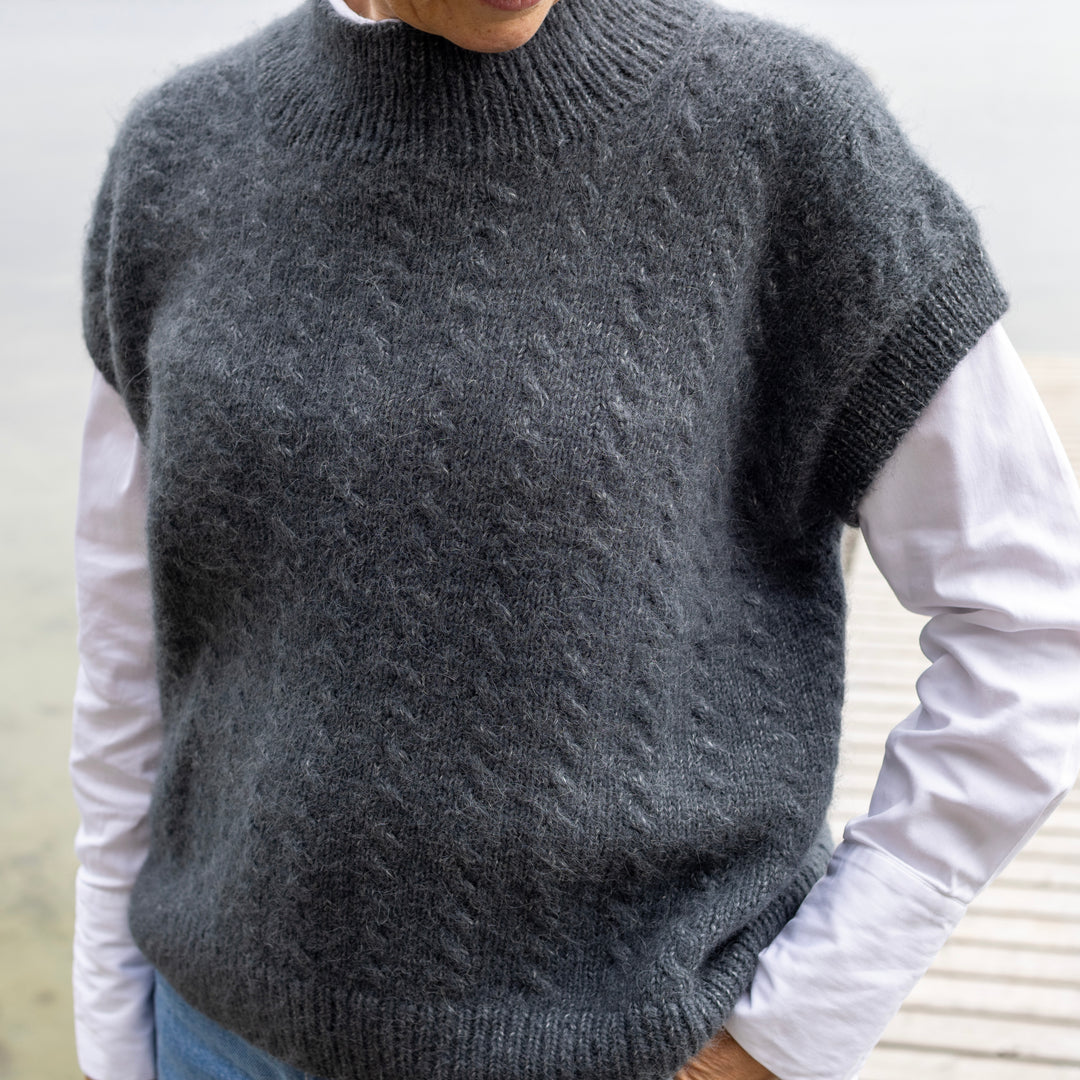 Adventskalender – Strikkekit med 4 gaver (Ripple Vest Lenes Knitwear)