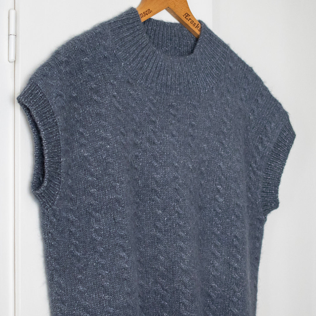 Adventskalender – Strikkekit med 4 gaver (Ripple Vest Lenes Knitwear)