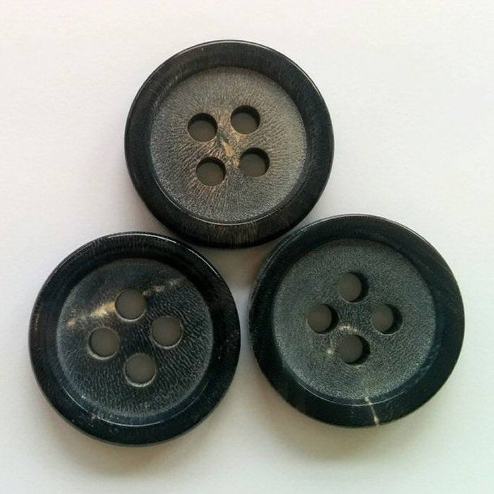 Bøffelhornsknap 54 : Matt grå - A : 11 mm