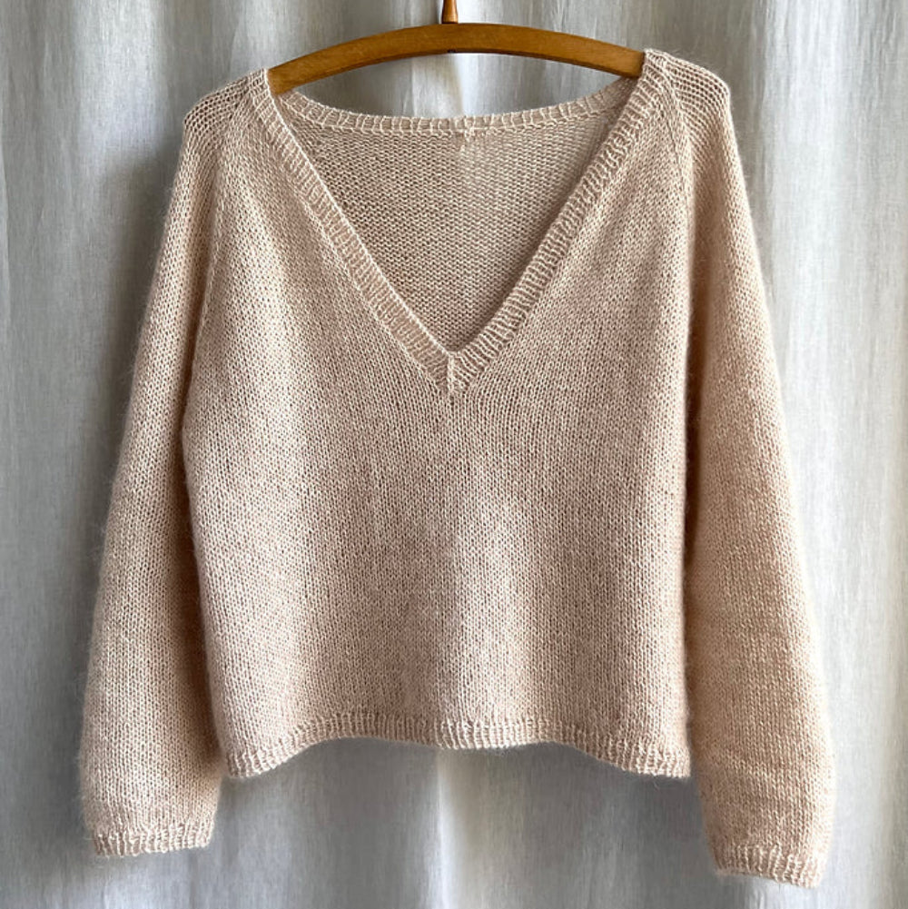 Capulus Sweater V-neck Refined Knitwear - Garnkit (uden opskrift)