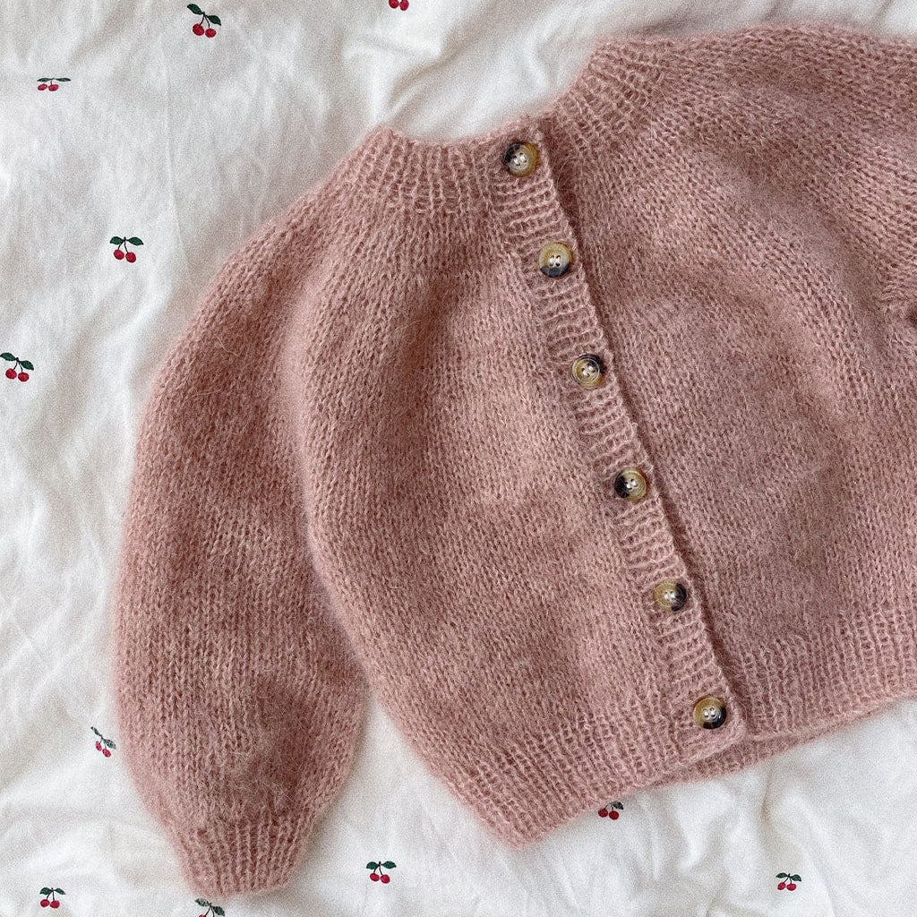 Novice Cardigan Mini - Mohair Edition PetiteKnit - Strikkekit